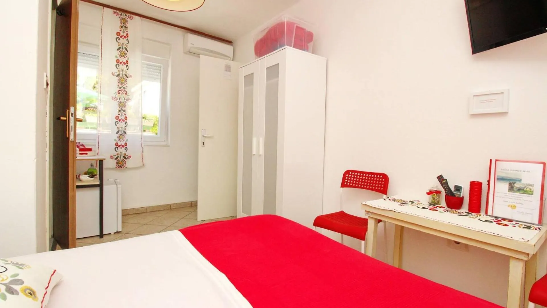 Room Rozanda Baska
